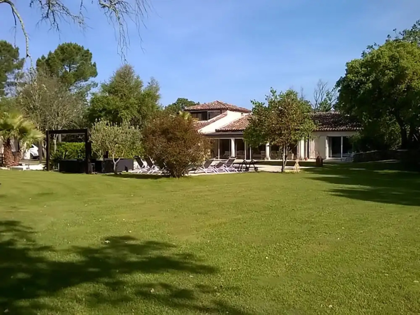 Top! Villa With Heated Jacuzzi, Private Pool, Large Lawn and Outdoor Kitchen