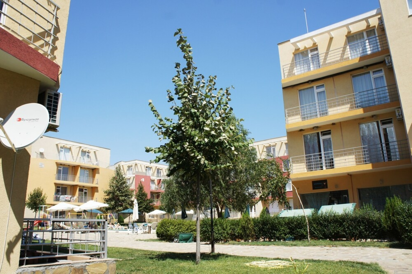 Quiet Family Apartment In Sunny Day