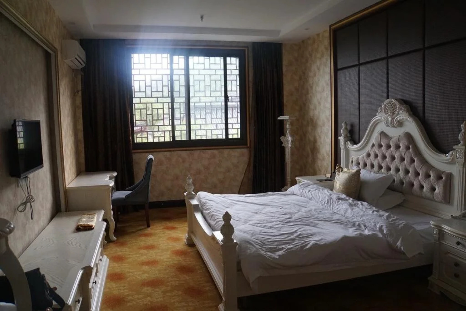 Dadongshan Holiday Inn