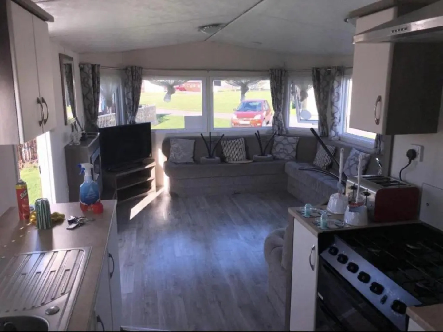 Stunning 4-bed Caravan in Mablethorpe Sleeps 10