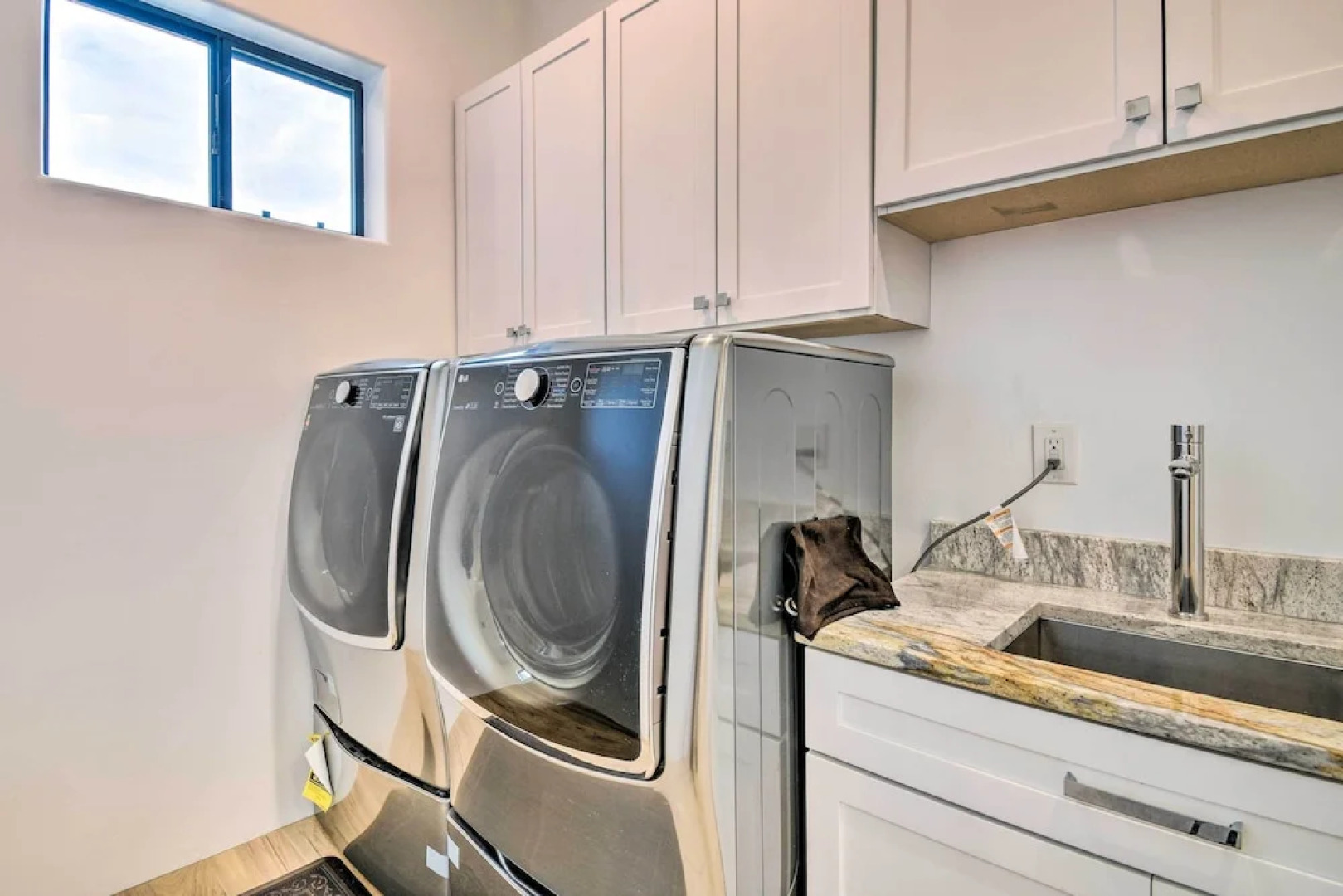 Desert Views, Fire Pit: Serene Phoenix Getaway