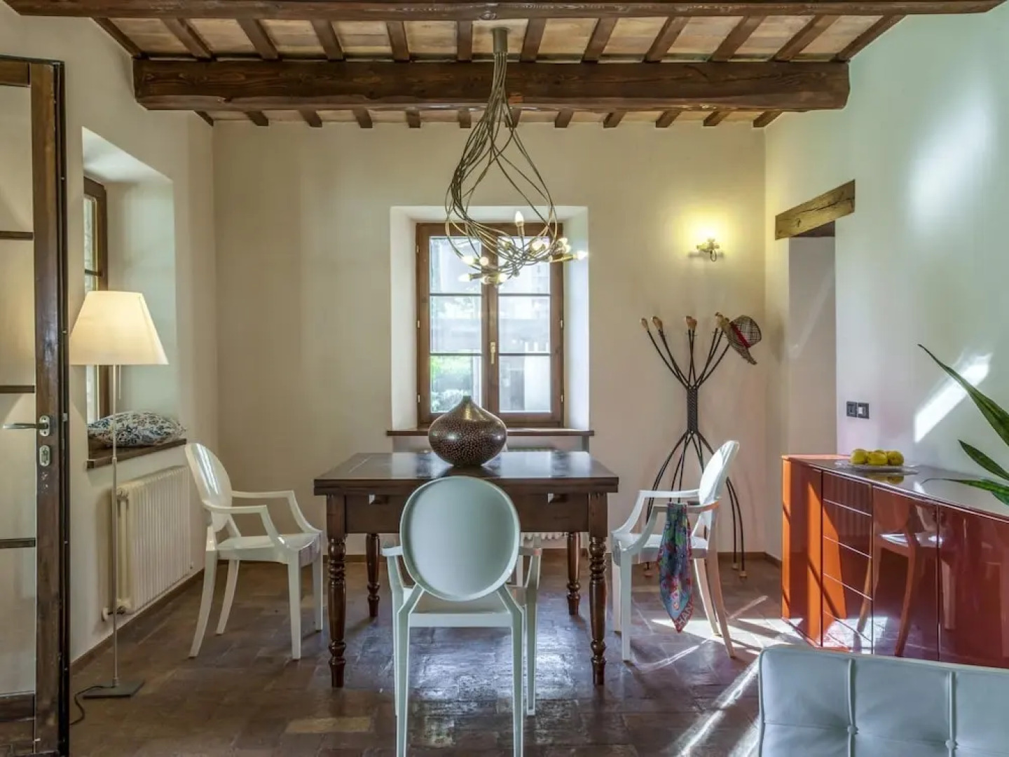 Marche Villa Close Culture