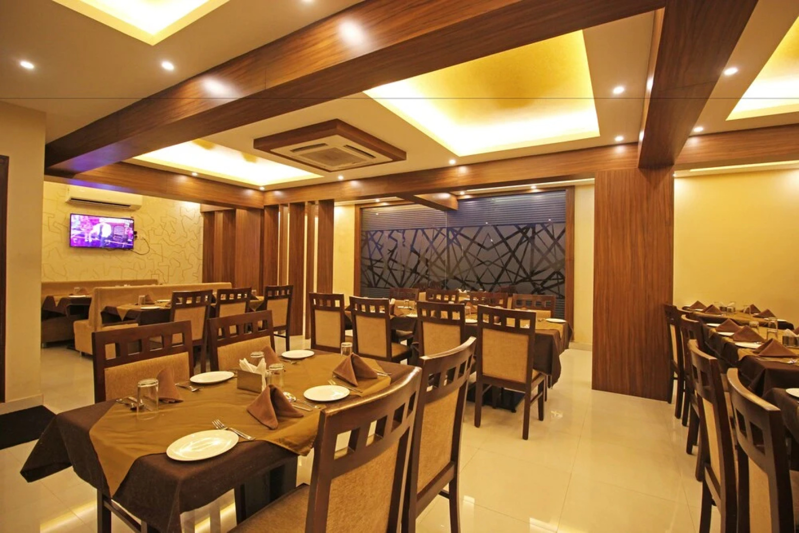 OYO 7039 Heramba Comforts