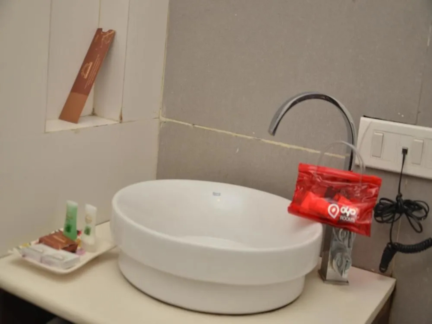 OYO 2037 Hotel Manor