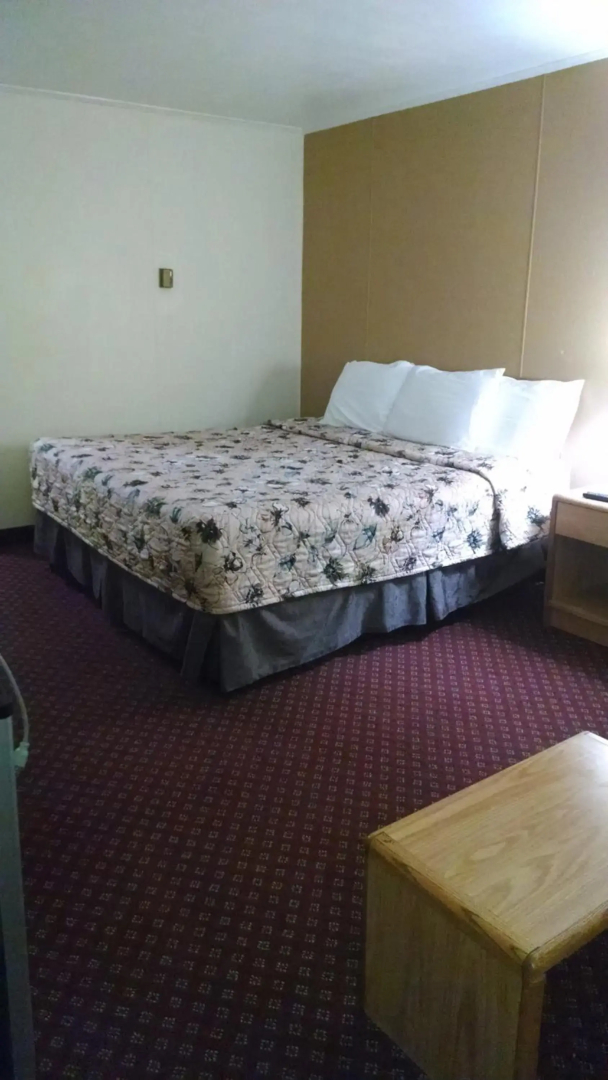 Red Carpet Inn and Suites Ebensburg