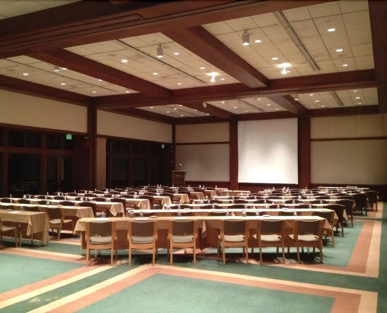 The Lodge at The International