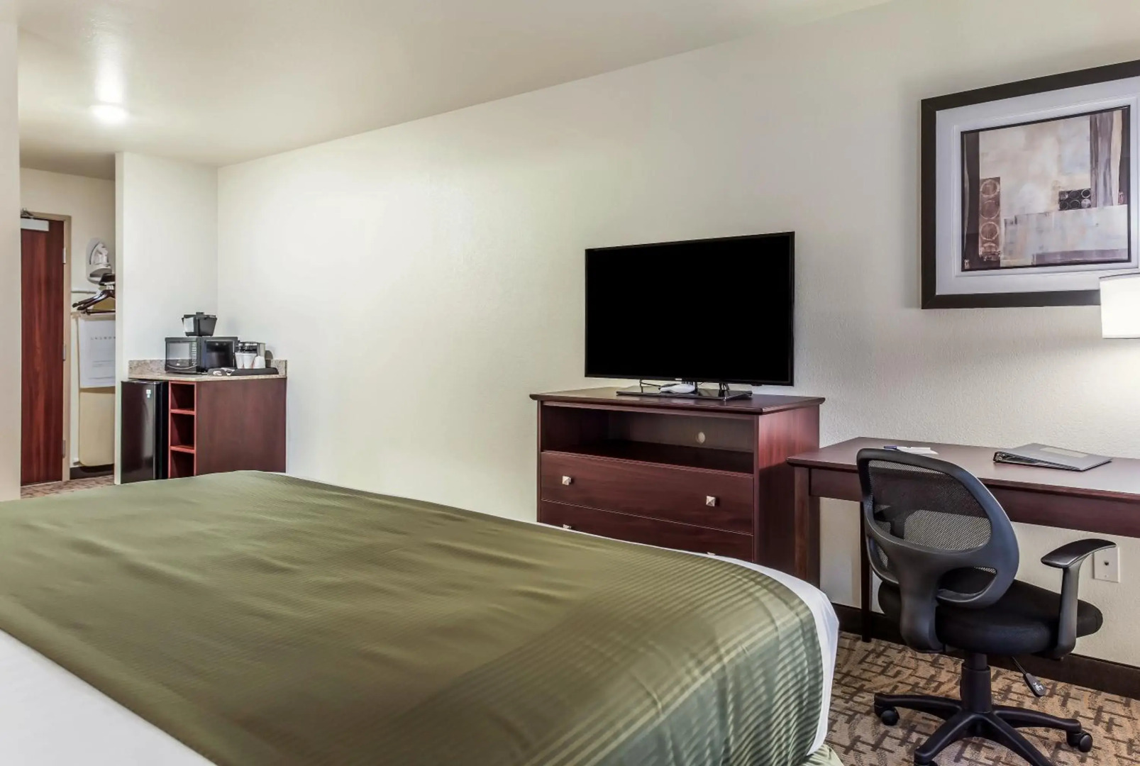 Cobblestone Hotel & Suites - Hutchinson