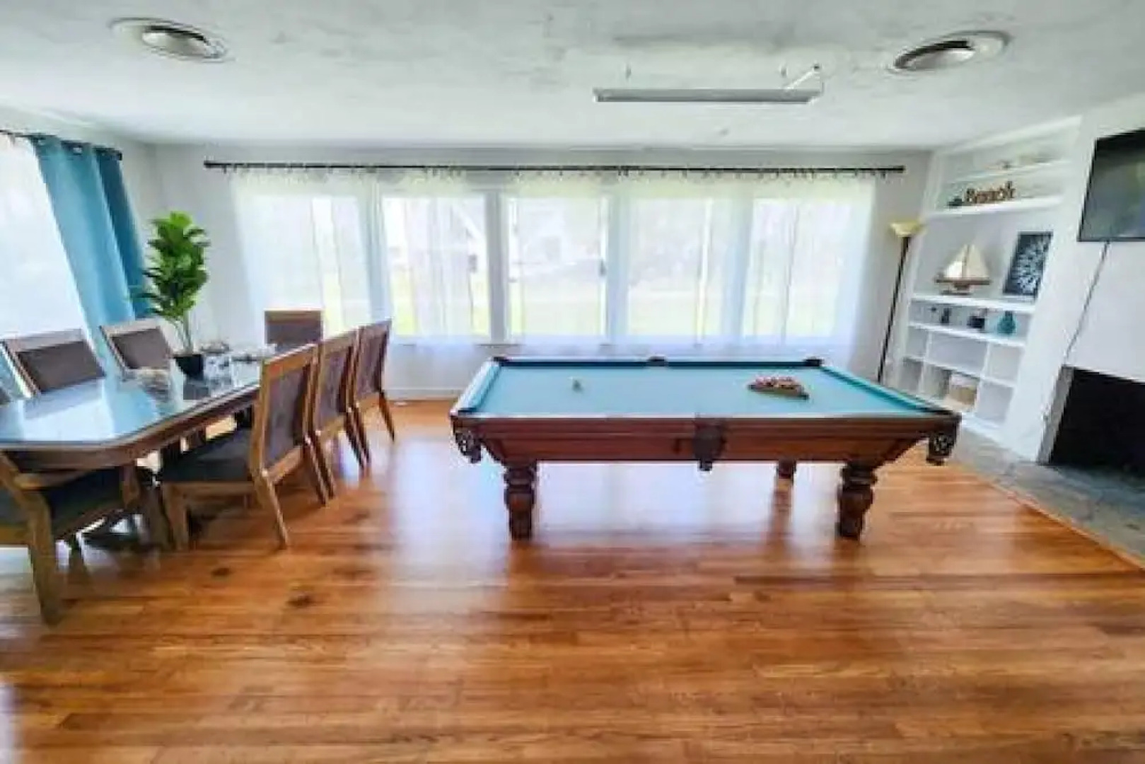 Cozy 4-Bedroom Beachside Home