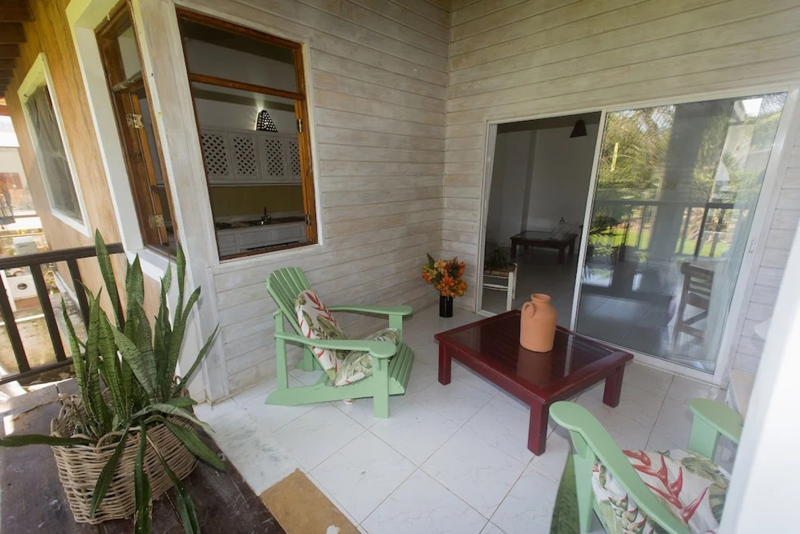 Отель Plaza Lusitania