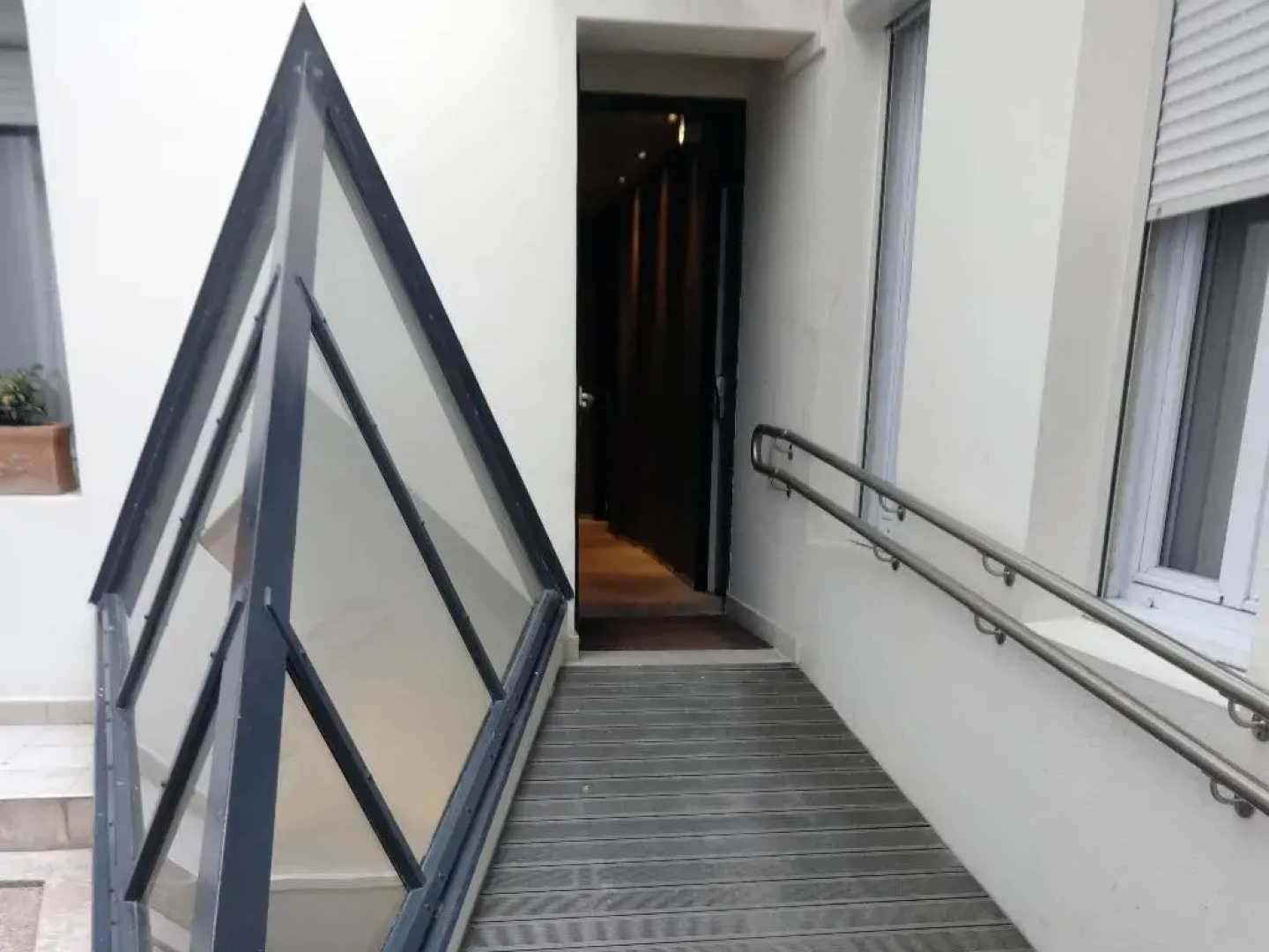 Libertel Canal Saint Martin