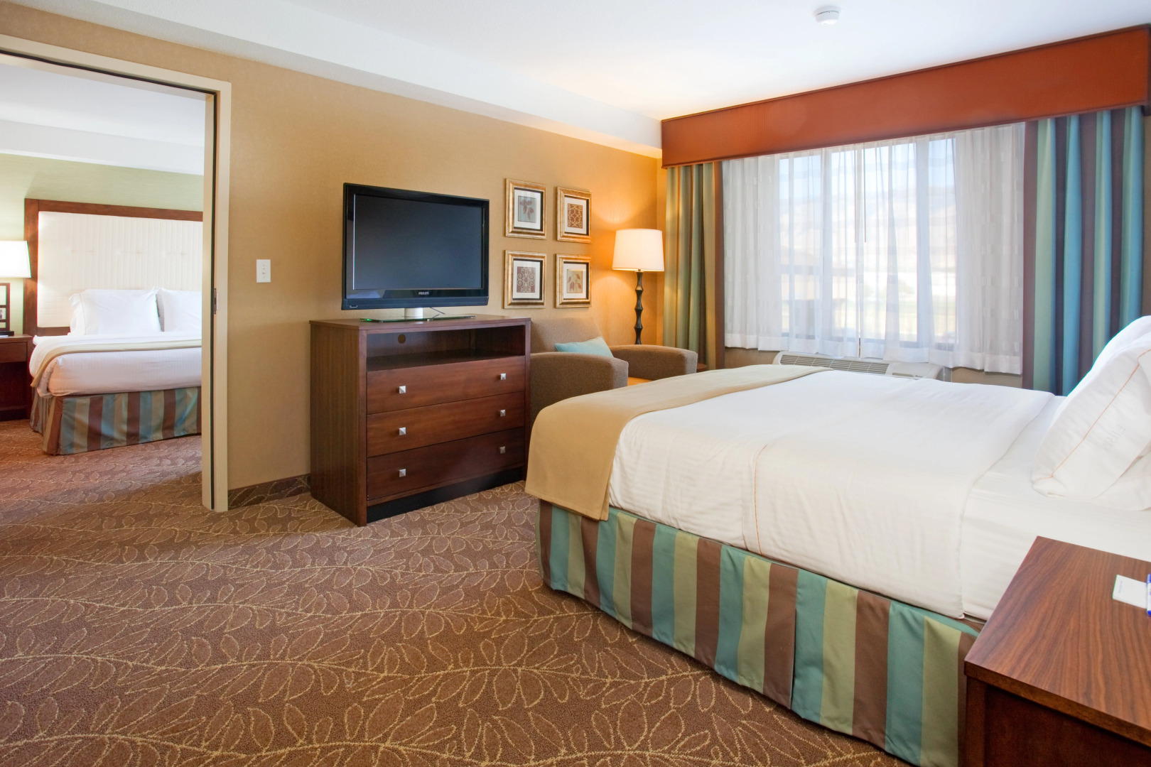 Holiday Inn Express & Suites Logan by IHG