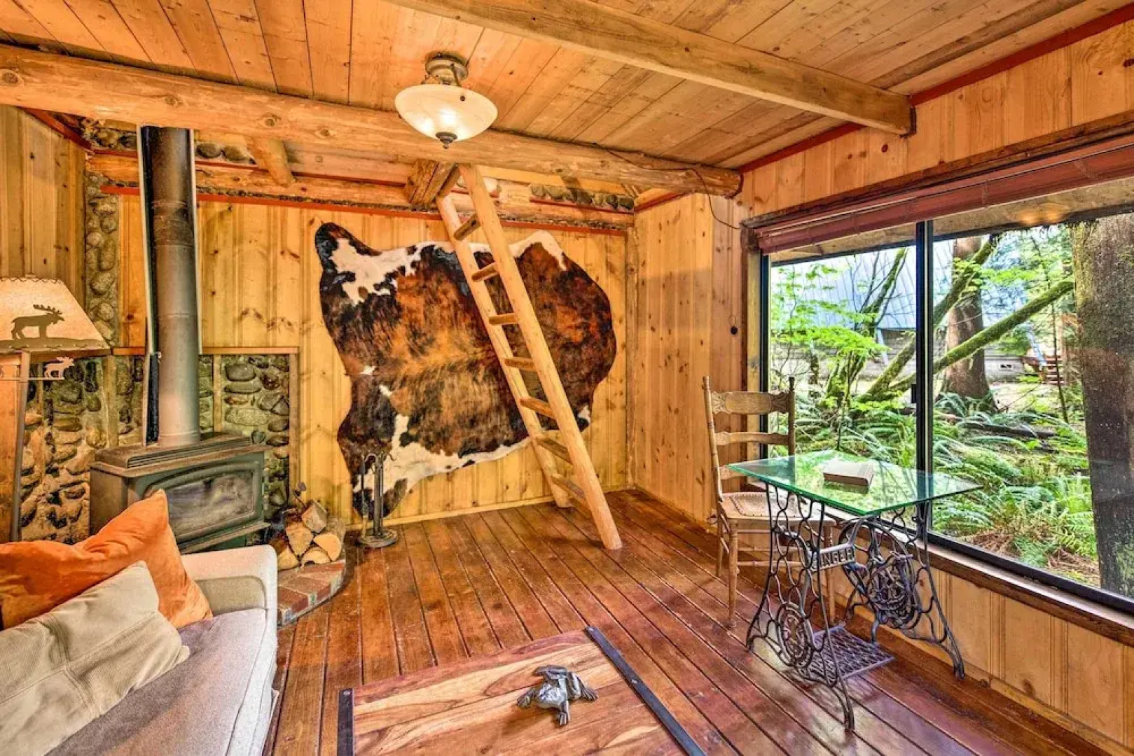 Three Enchanting Riverfront Cabins: Hot Tub Access