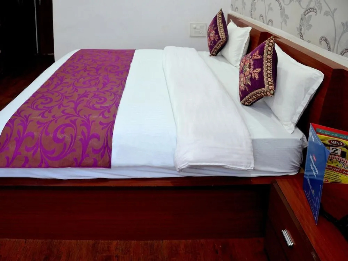 OYO 4308 Hotel Zaarang Inn