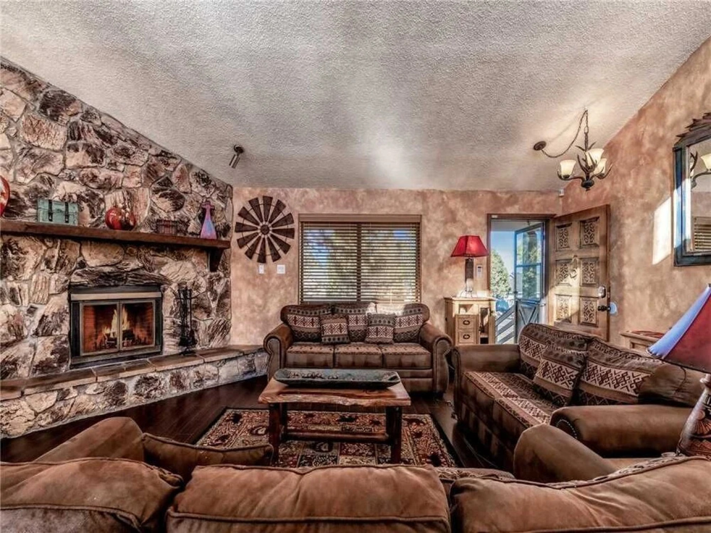 Naylor Mountain Retreat - Three Bedroom Cabin with Hot Tub