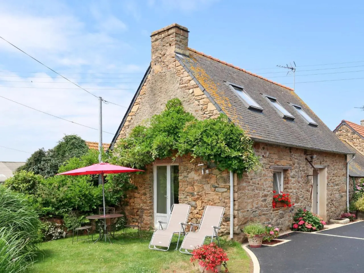 Holiday Home L'Hirondelle - SJD202