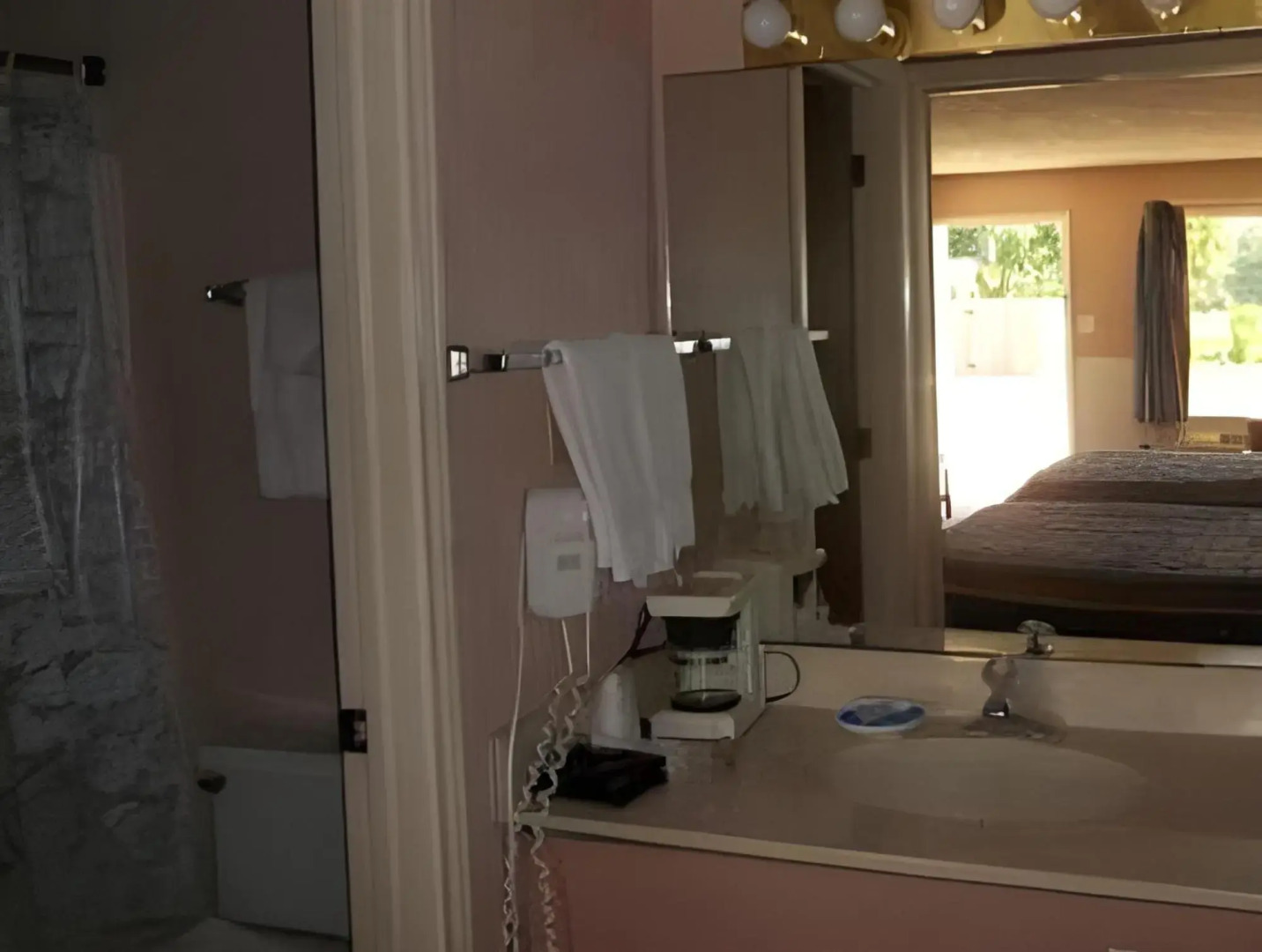 Hom Away Inn and Resort