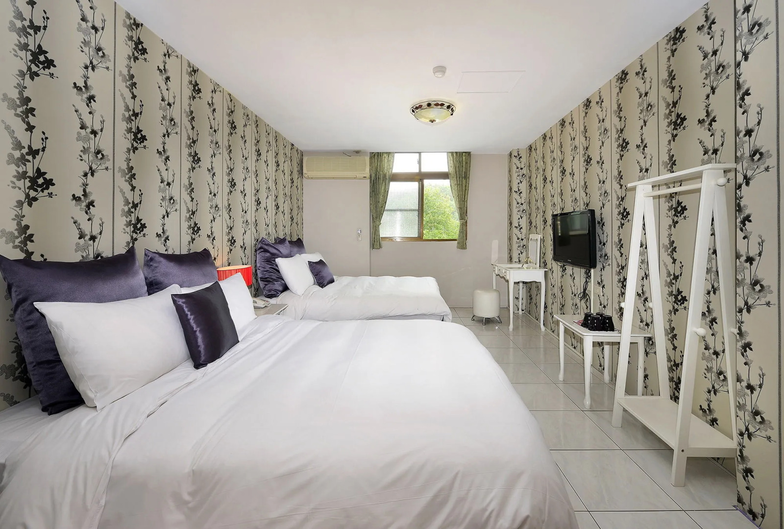 SunMoonLake Loft Inn