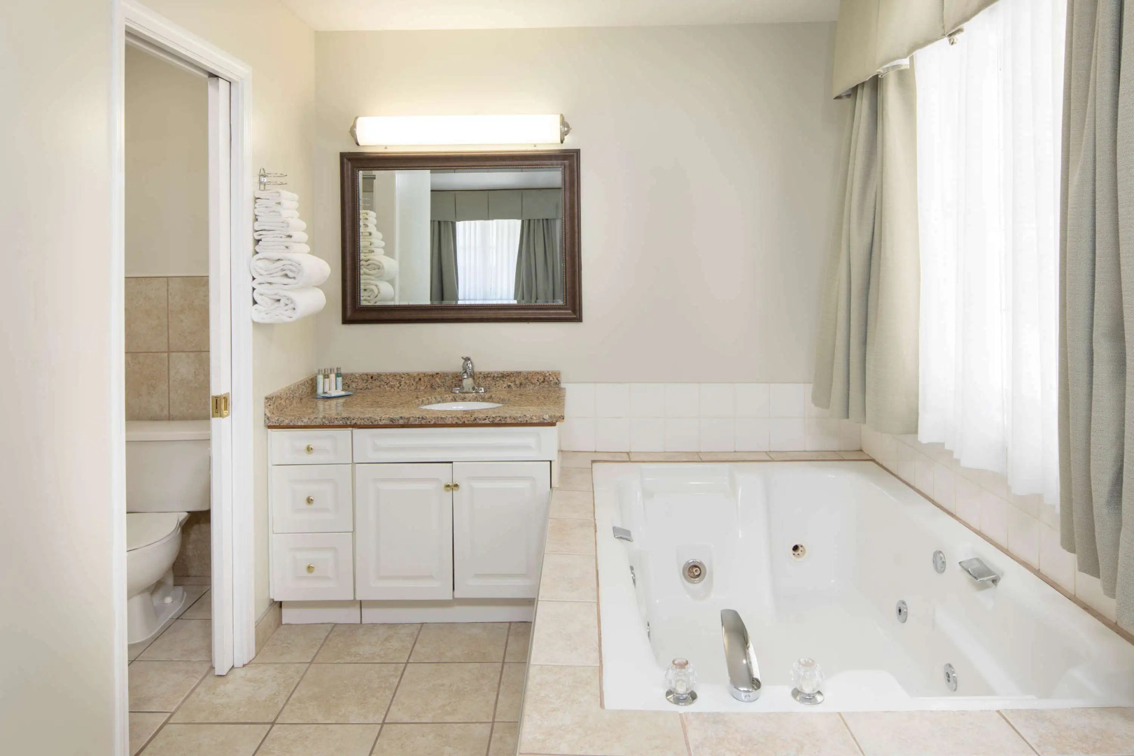 Travelodge by Wyndham Golden Sportsman Lodge