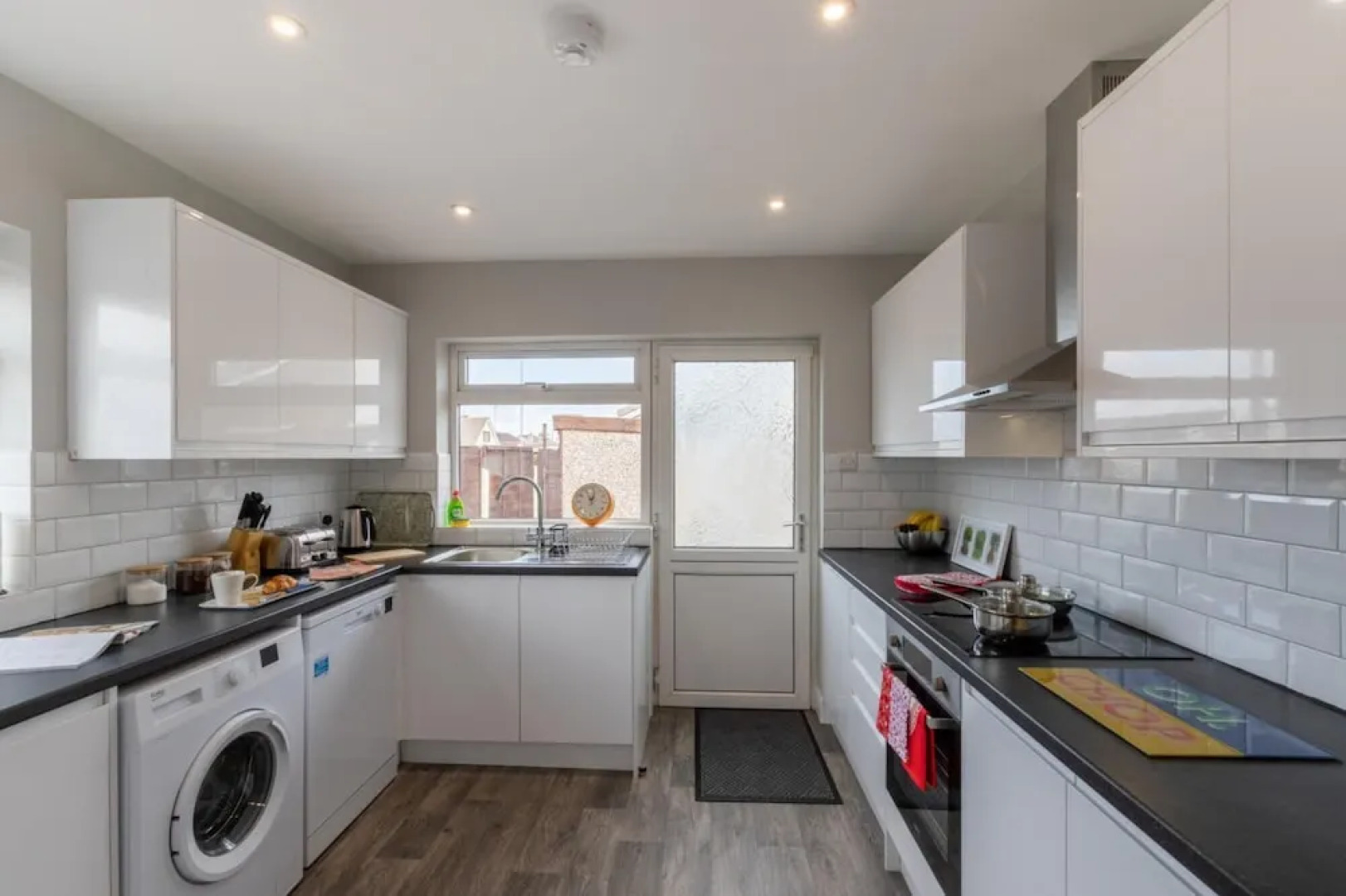 Altham Place-fully Refurbished 2-bath Bungalow