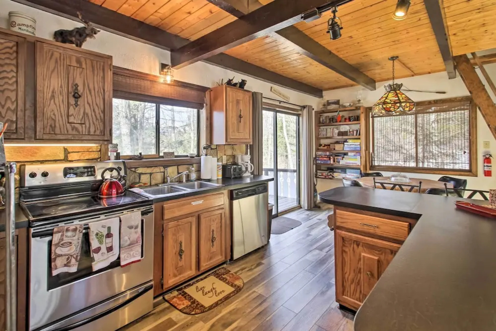 Swiss-style Chalet w/ Fireplace - Near Story Land!