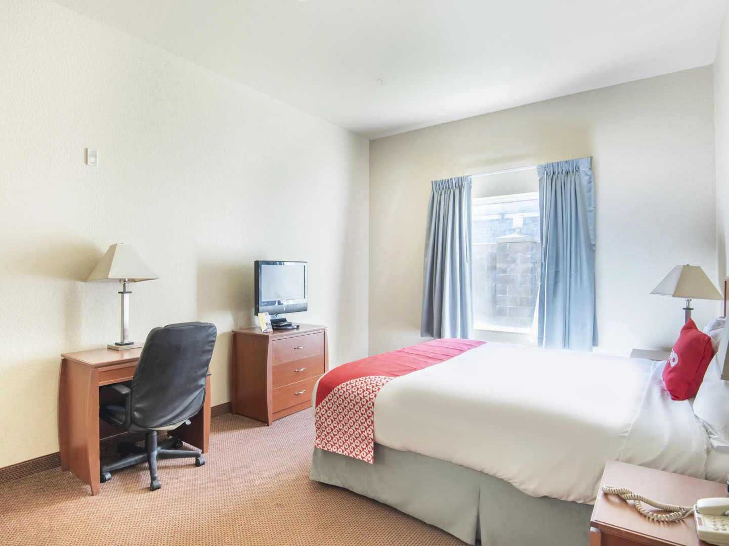 OYO Townhouse Clute Lake Jackson