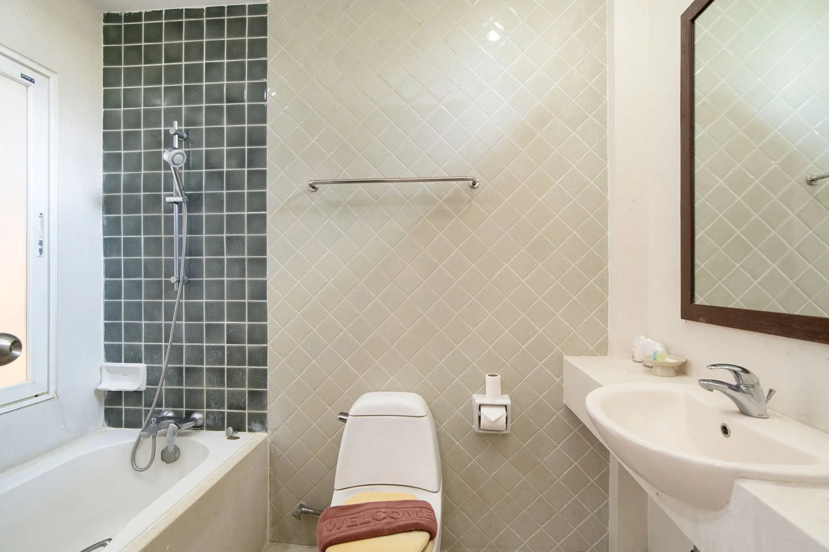 East Sea Paradise Hotel