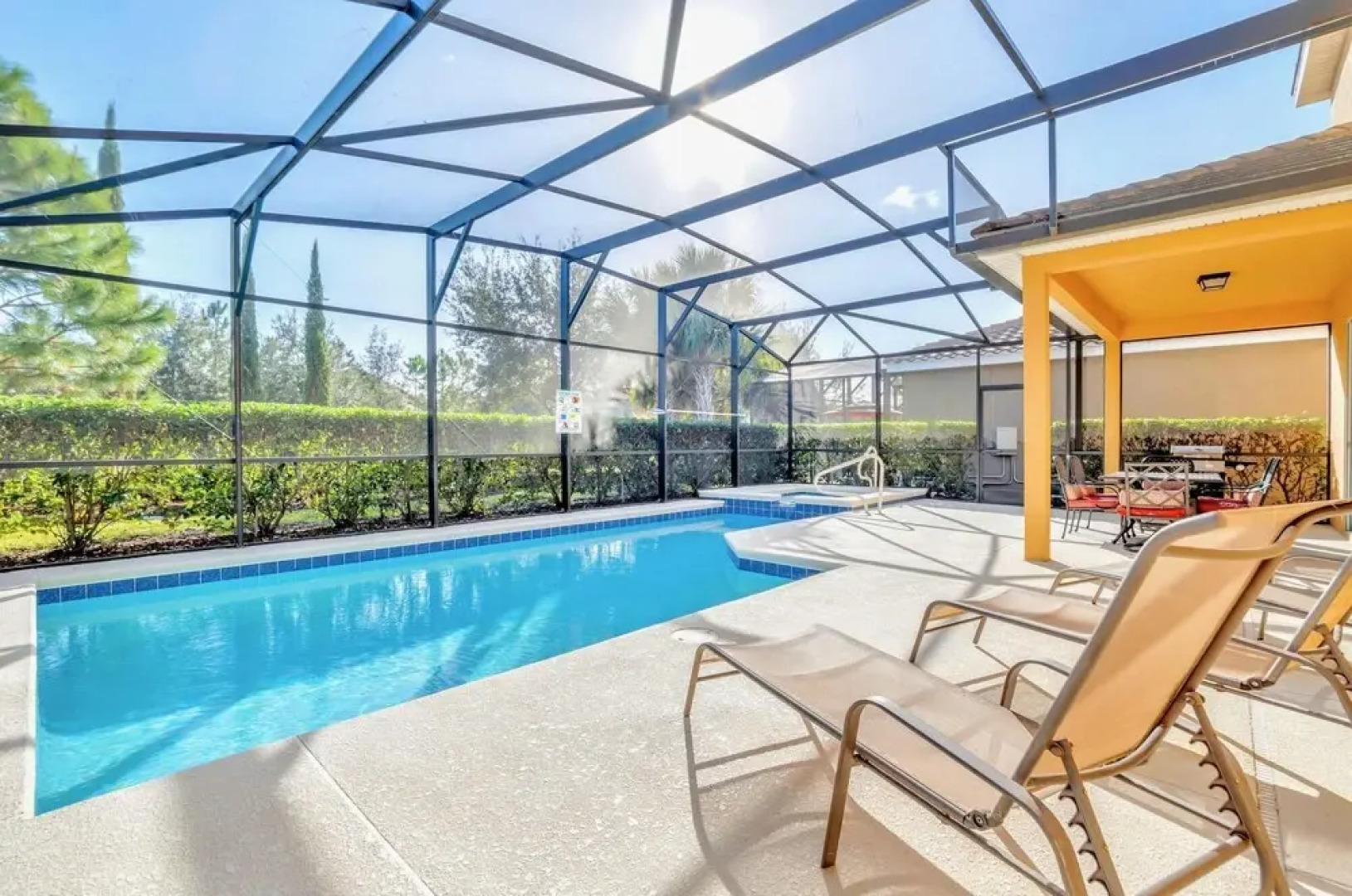 5BR Luxury Family Home - Pool BBQ and Netflix