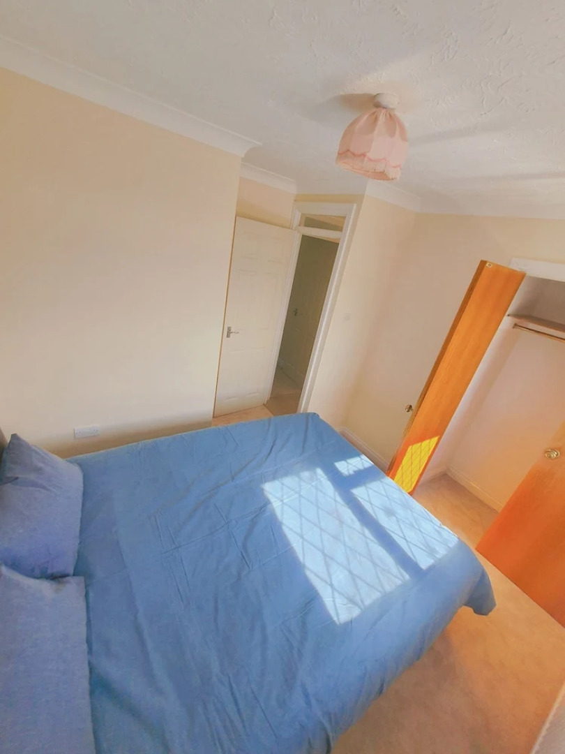 Bright and Spacious Holiday Home in Bradley Stoke