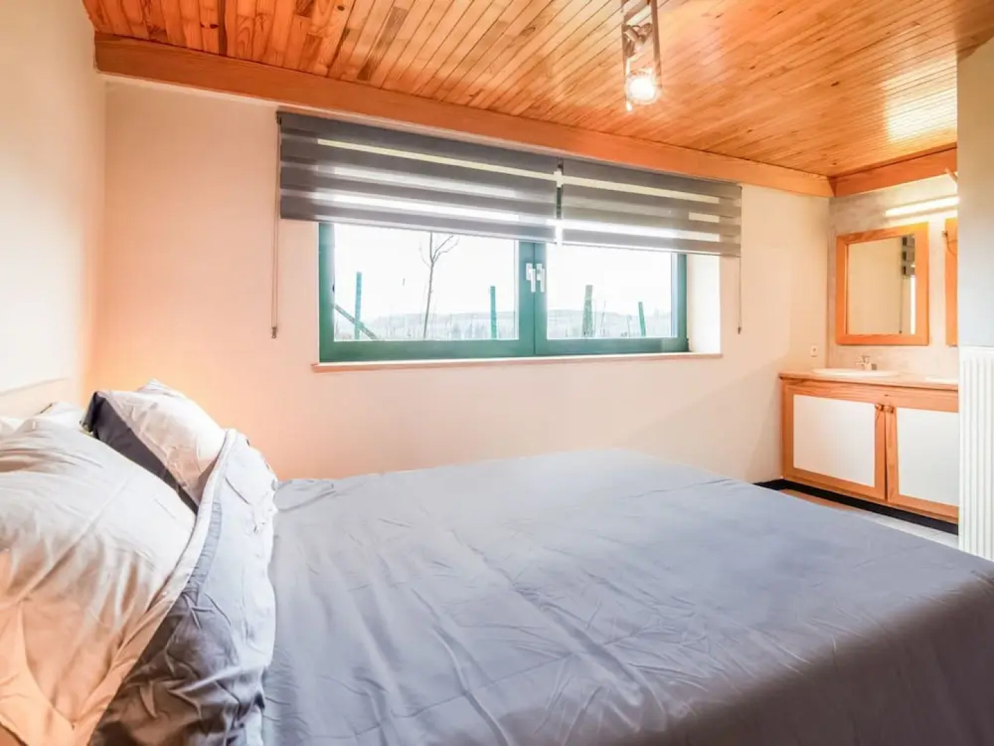 Cottage in Vaux-sur-sure With Garden