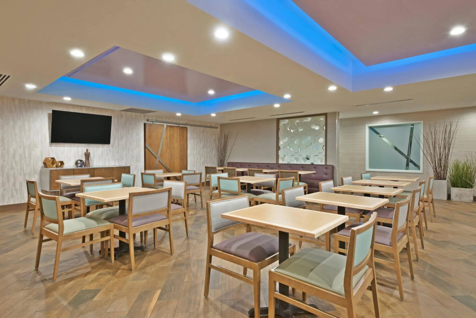 Holiday Inn Express & Suites New Cumberland by IHG