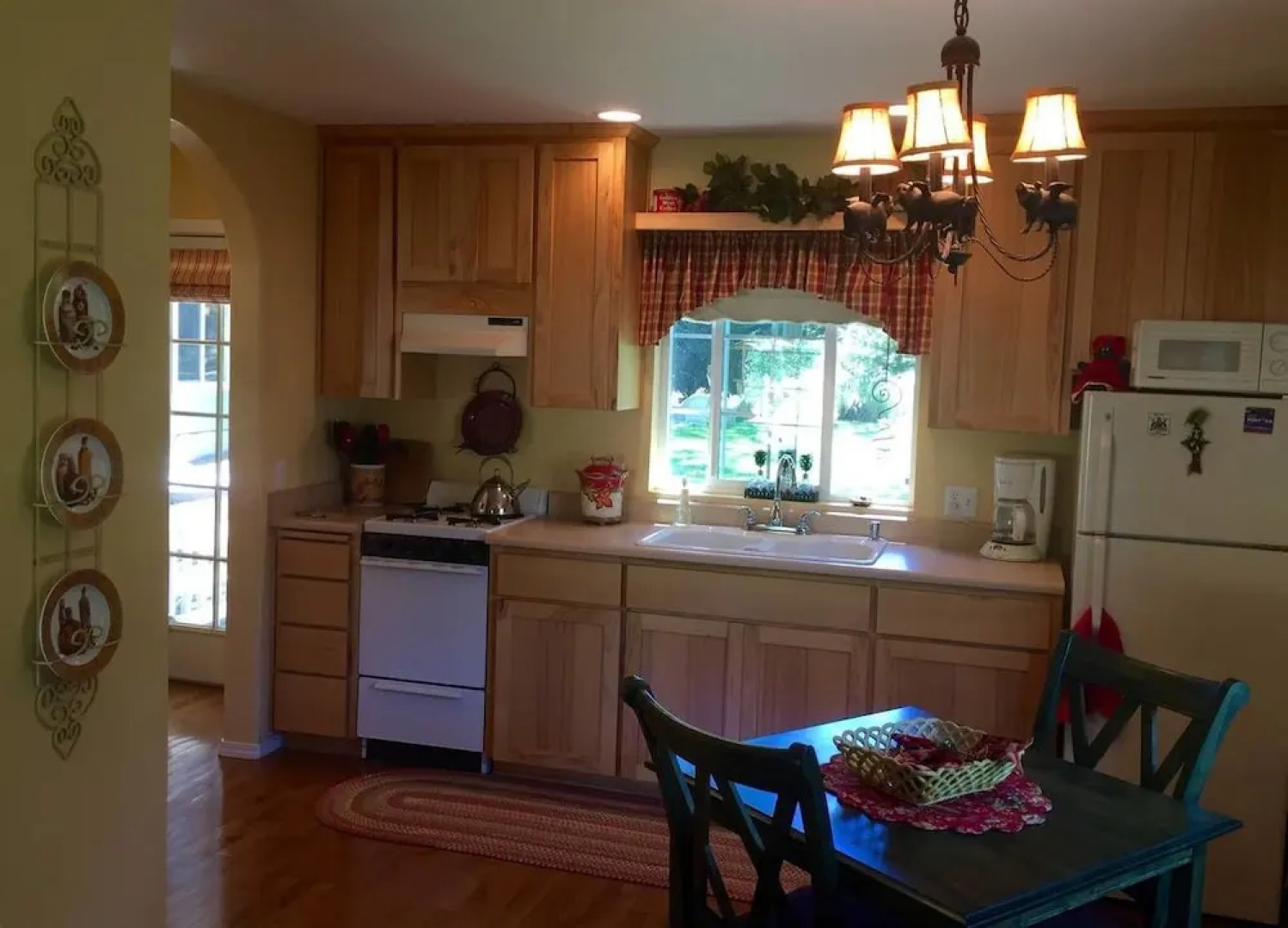 Romantic Rogue River Cottage ~ Near Del Rio Winery