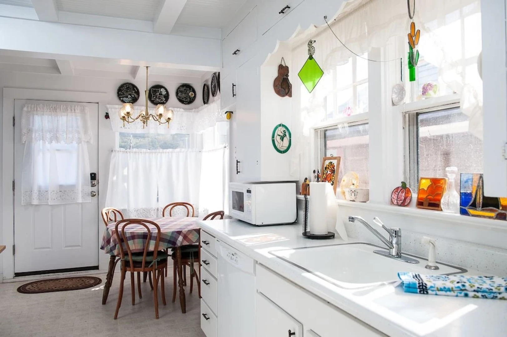 The Hamptons 2 Br cottage by RedAwning