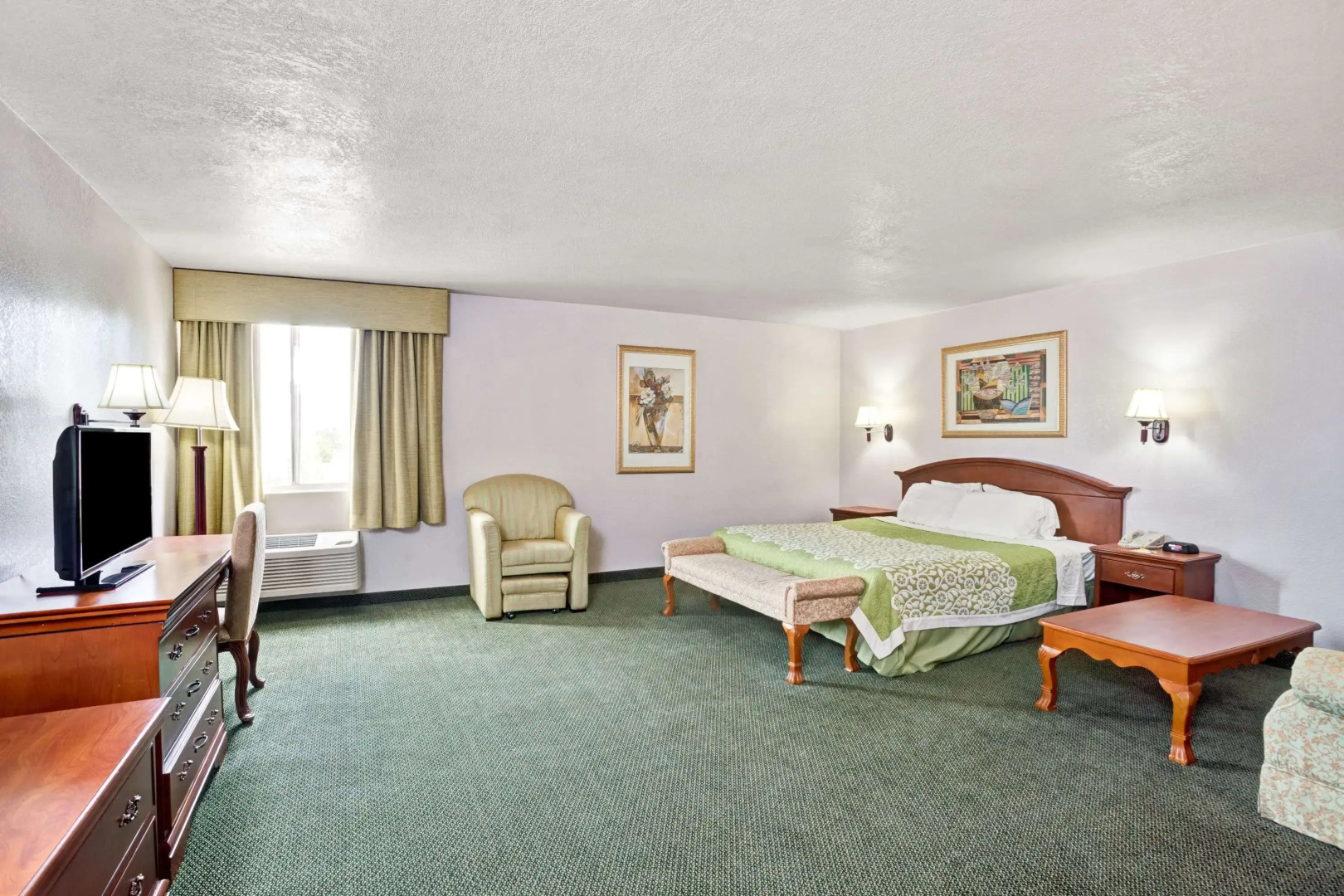 Days Inn & Suites by Wyndham Fullerton
