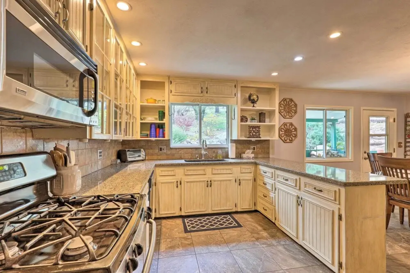 Prescott Home w/ Fireplace ~ 2 Mi to Downtown!