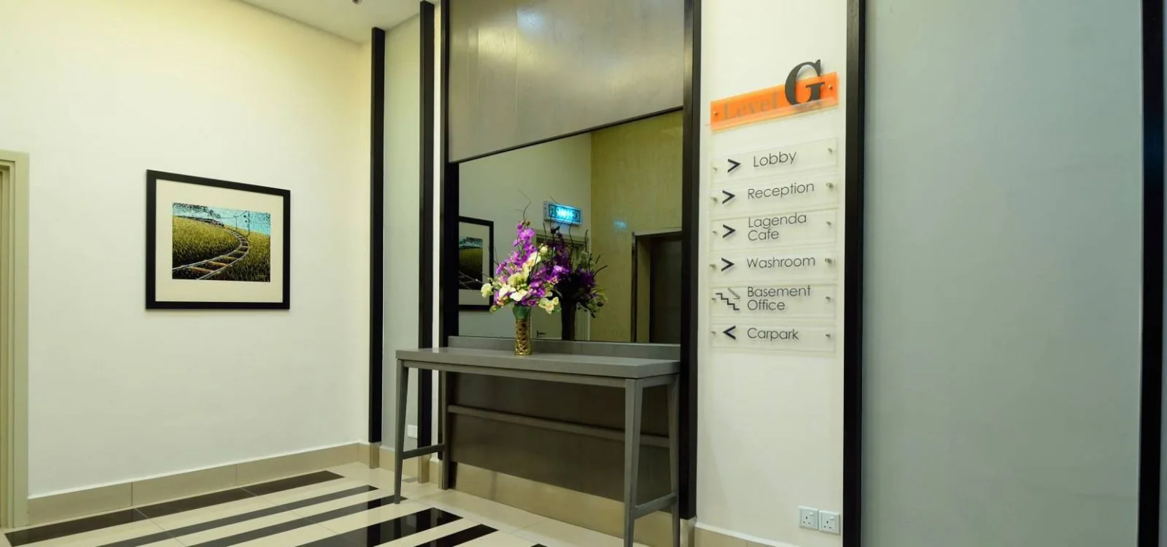 Holiday Villa Hotel & Suites