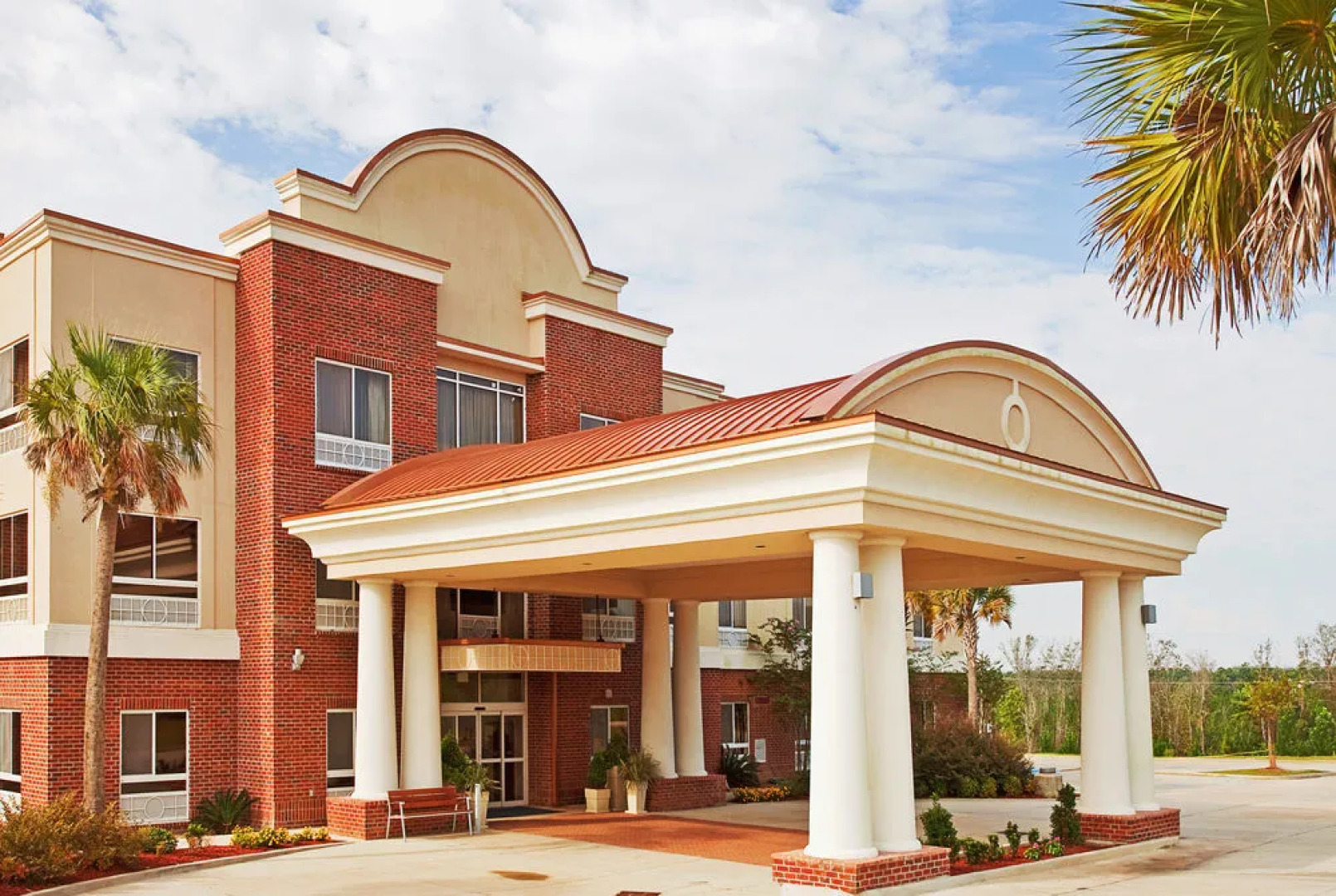 Holiday Inn Express Hotel & Suites Lucedale