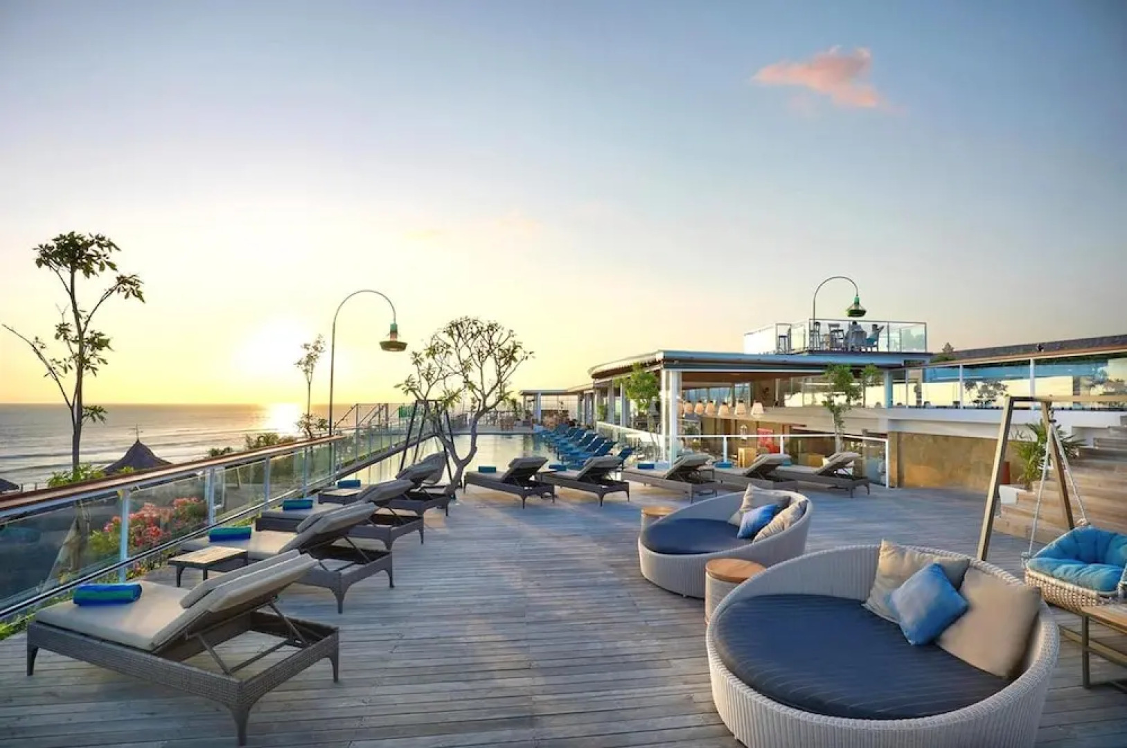 Comfort Room Batu Bolong Beach old Mans Canggu