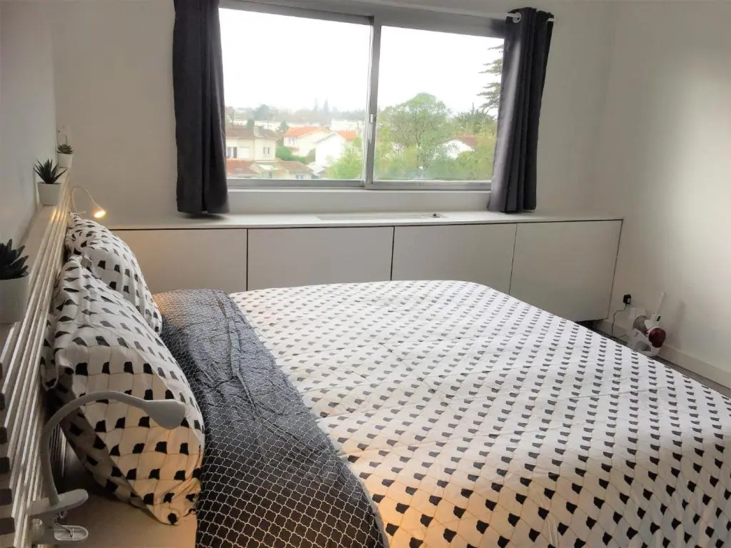 Appartement design tout confort (parking gratuit)