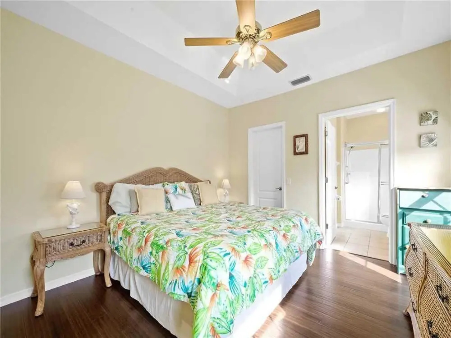 L'Pavia - Two Bedroom Condo