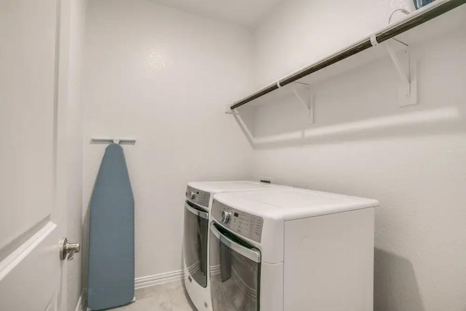 Beautiful furnished 3 bedroom Allen Home