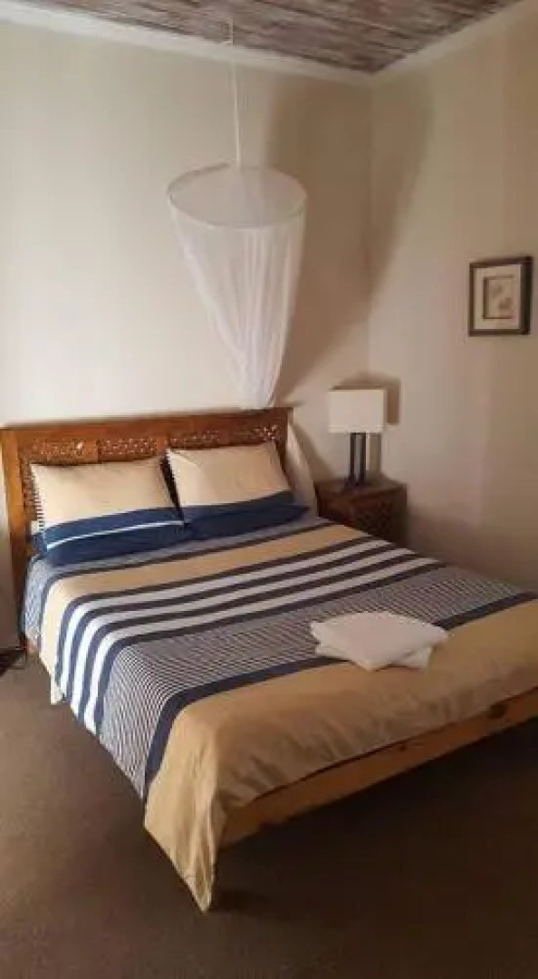 Monique's Guest House & Bike Stop