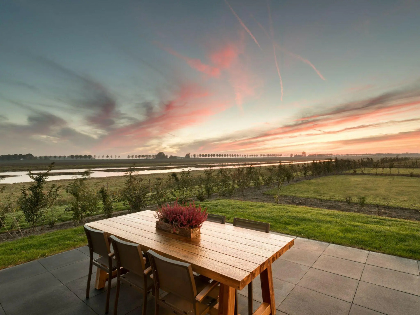 Sustainably built, 2 bathroom bungalow, in 2 nature reserves