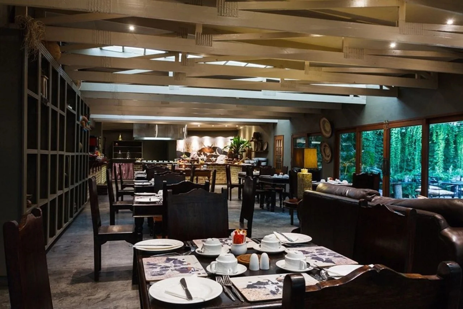 Shangri-La Country Hotel