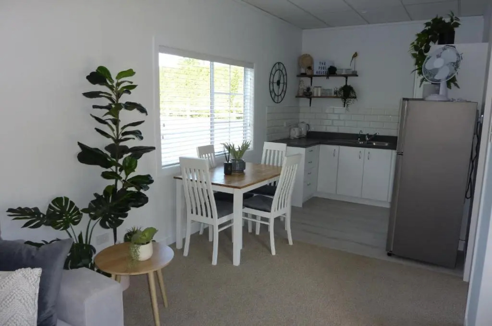 The Pool House, Romantic Country, King Bed