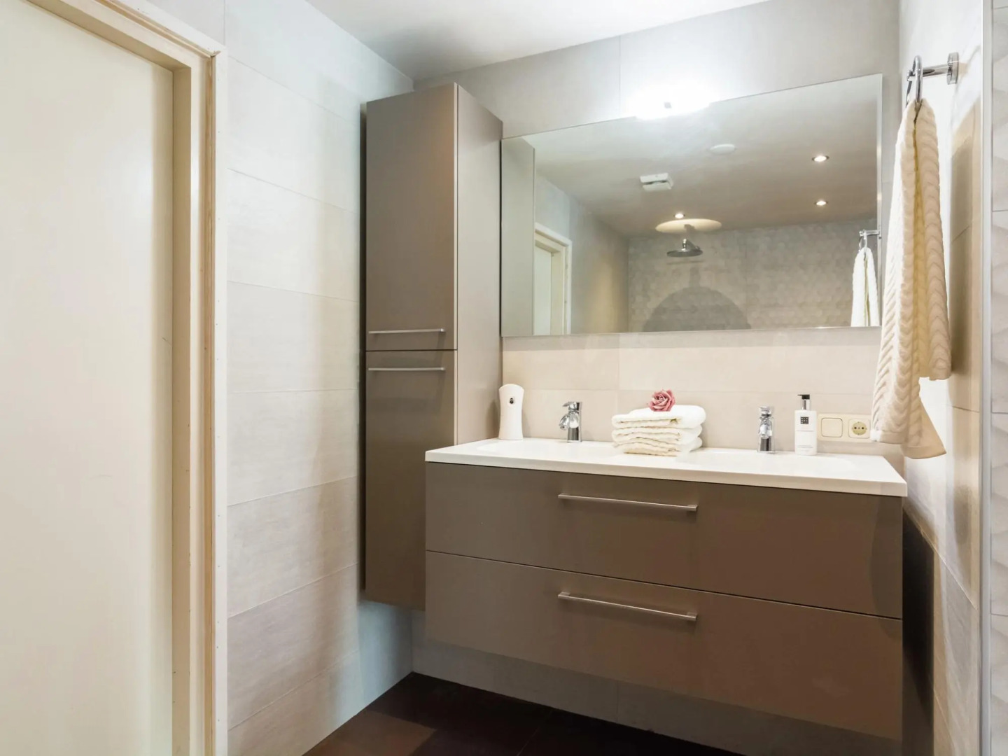 Cozy villa with wellness tub, sauna and spacious garden