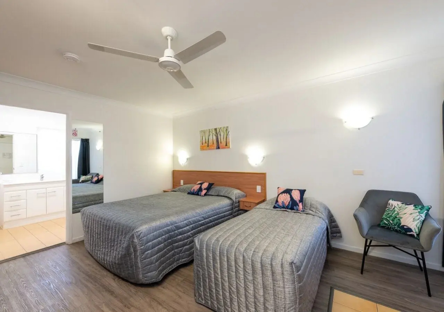 Riviera on Ruthven Motel