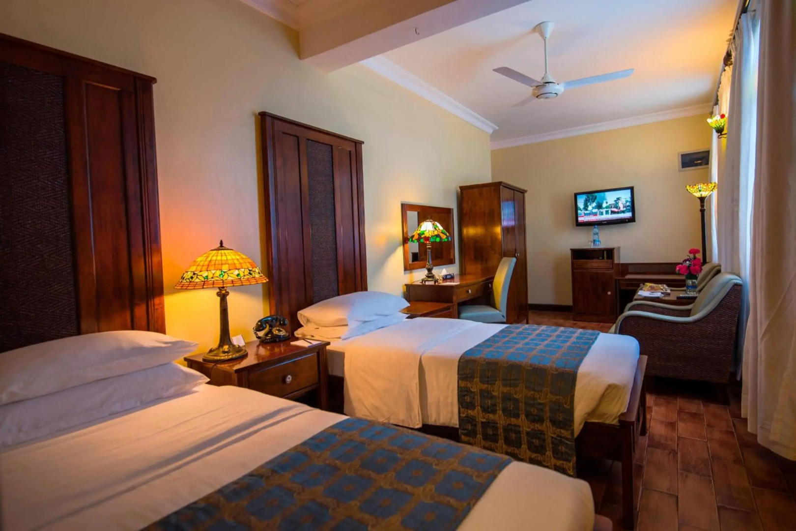 Отель Protea by Marriott Dar es Salaam Courtyard