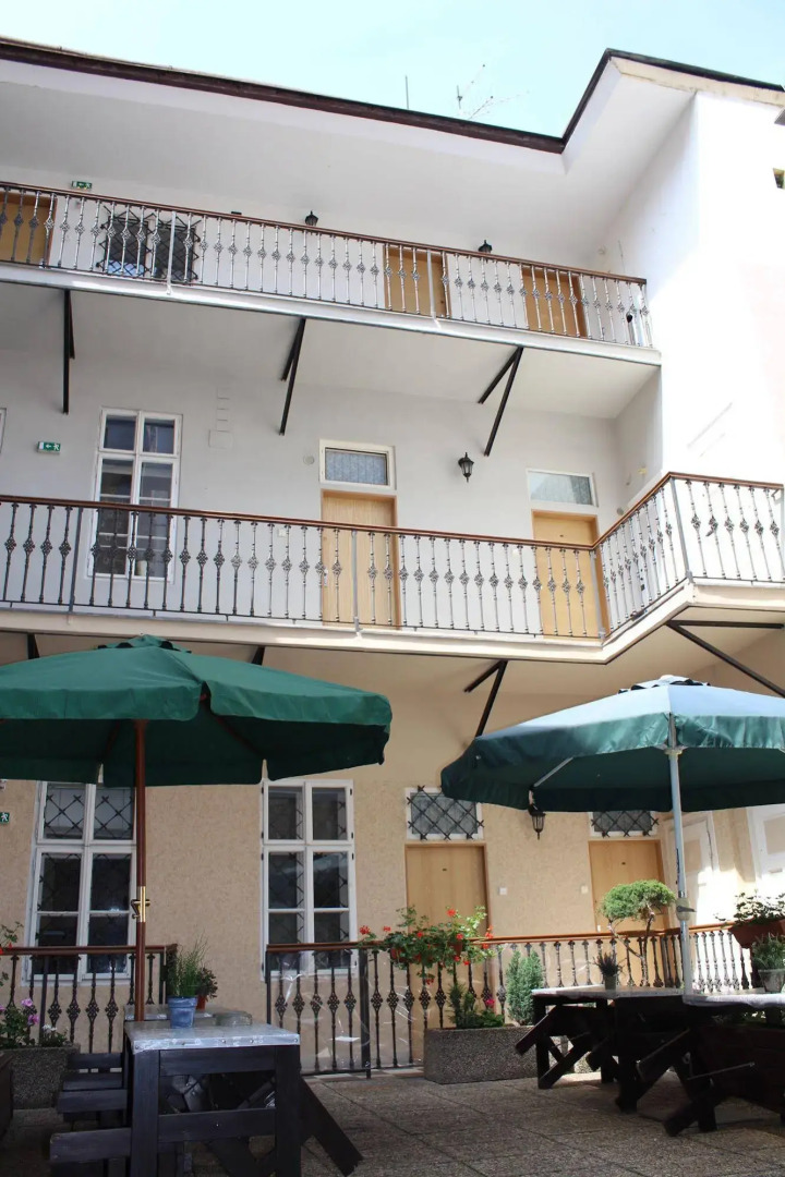 Alice Apartment House