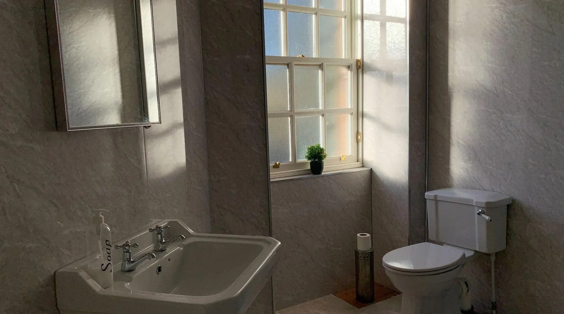 The Hopetoun Arms Hotel