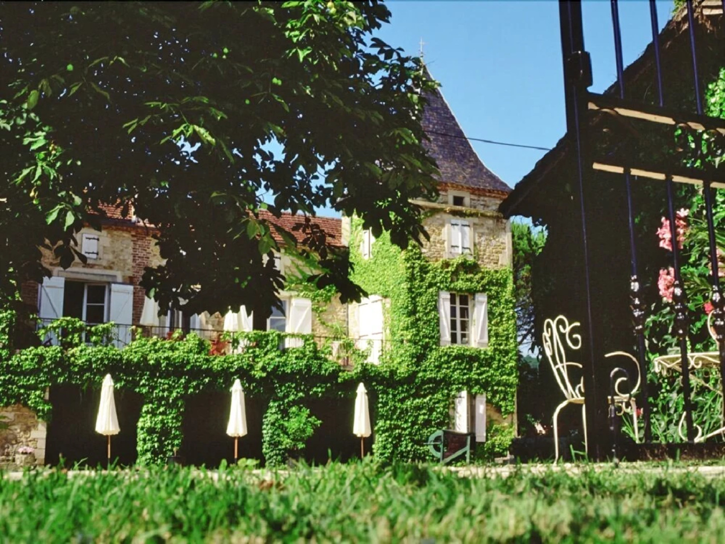 Wonderful location for weddings and parties by French château